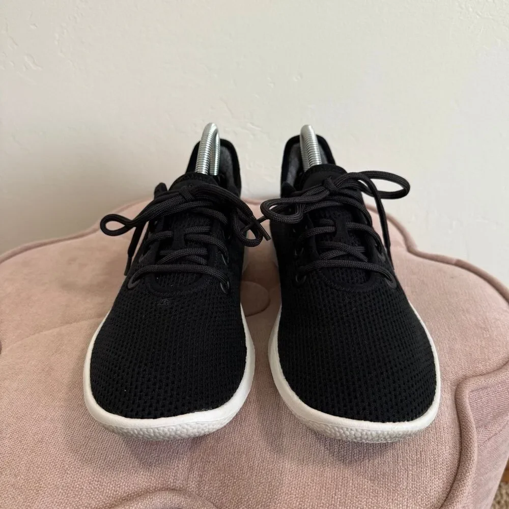 Allbirds Women’s Tree Runners in Jet Black White Sole Size 10
